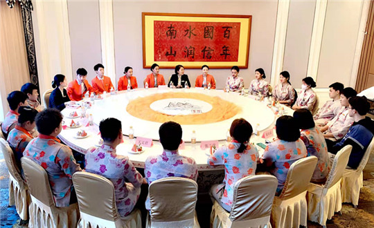1.创世红海南山温泉酒店召开实习生座谈会_副本.jpg 1.创世红海南山温泉酒店召开实习生座谈会_副本.jpg