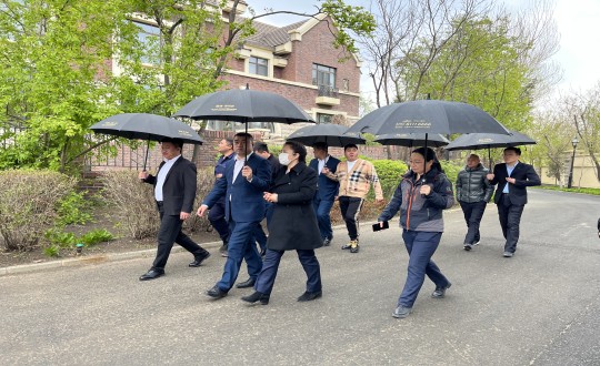 17.保利物业观摩团参观创世红海·美邑园区_副本.jpg 17.保利物业观摩团参观创世红海·美邑园区_副本.jpg