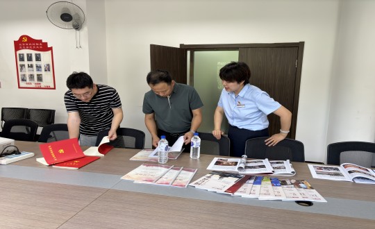 11.向阳区社工部科长李博一行莅临物业党支部领导党建工作_副本.jpg 11.向阳区社工部科长李博一行莅临物业党支部领导党建工作_副本.jpg