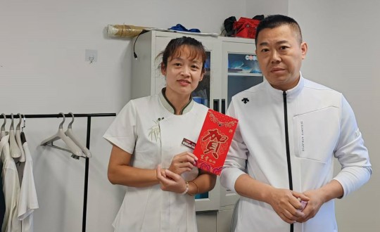 2024年9月13日，酒店，整个员工，发放中秋节福利_副本.jpg