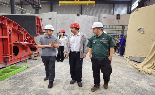 2024年7月5日，市建委初审工作组一行到访装配式总公司实地调查调研_副本.jpg